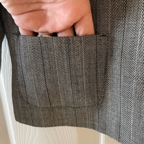 harvé bernard by Bernard Holtzman blazer • size 4P - Picture 6 of 9